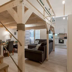 Goldcentral Danube Apartment